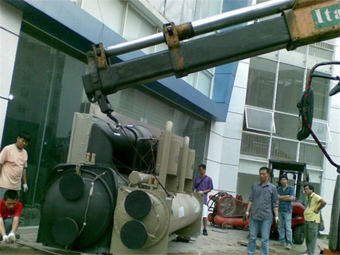 通渭县随车吊和汽车吊的核心区别是什么？哪种更省钱？